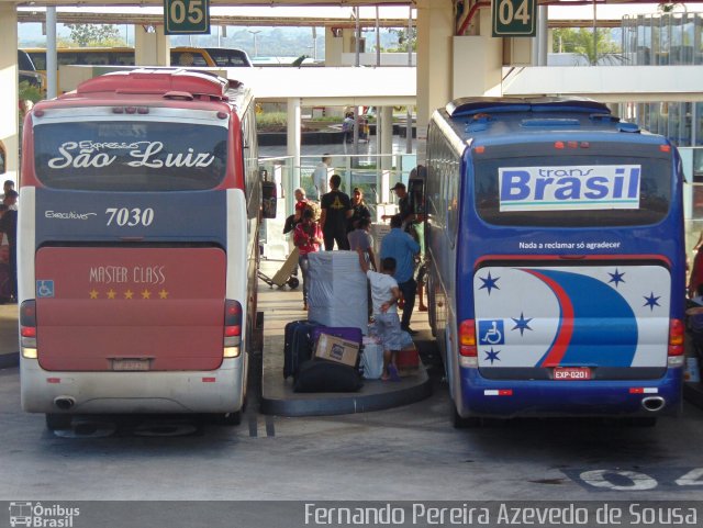 Expresso São Luiz 7030 na cidade de Brasília, Distrito Federal, Brasil, por Fernando Pereira Azevedo de Sousa. ID da foto: 3749643.