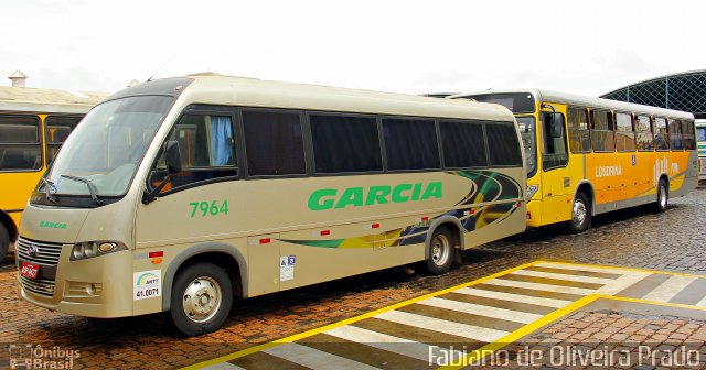 Viação Garcia 7964 na cidade de Londrina, Paraná, Brasil, por Fabiano de Oliveira Prado. ID da foto: 3808870.