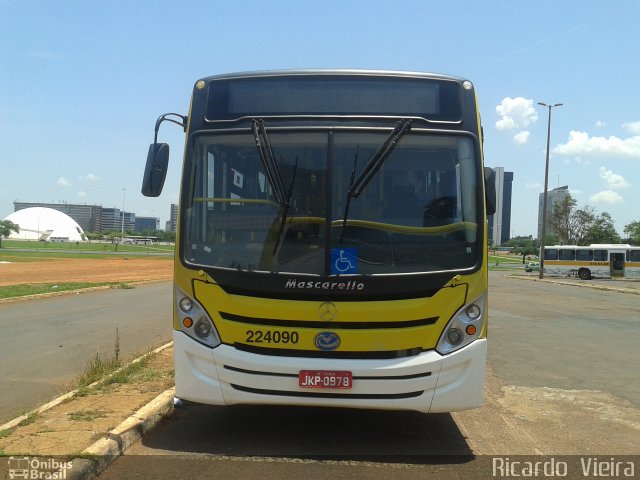 Viação Pioneira 224090 na cidade de Brasília, Distrito Federal, Brasil, por Ricardo Vieira. Número da foto: #3760873.