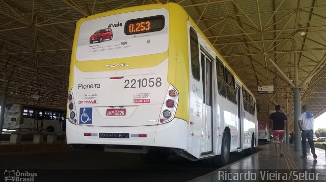 Viação Pioneira 221058 na cidade de Ceilândia, Distrito Federal, Brasil, por Ricardo Vieira. Número da foto: #3763269.