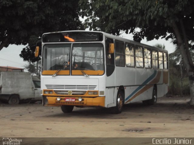 Ônibus Particulares 2144 na cidade de Irará, Bahia, Brasil, por Cecílio Júnior. Número da foto: #3838362.
