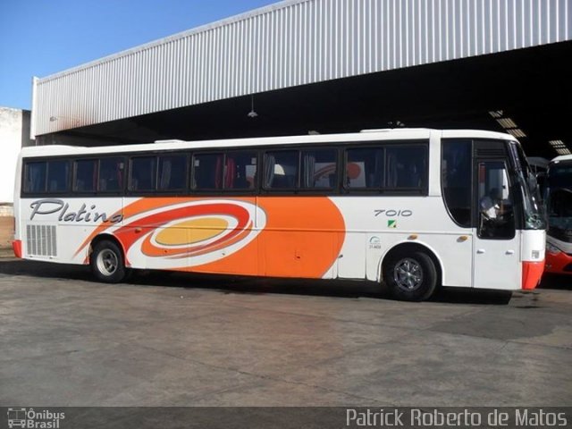 Viação Platina 7010 na cidade de Uberlândia, Minas Gerais, Brasil, por Patrick  Roberto de Matos. Número da foto: #3840795.