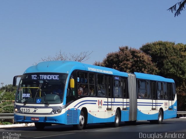 Metrobus 1135 na cidade de Trindade, Goiás, Brasil, por Douglas Andrez. ID da foto: 3854152.