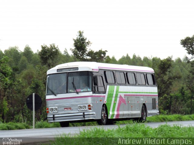 Ônibus Particulares 2076 na cidade de Montes Claros, Minas Gerais, Brasil, por Andrew Campos. ID da foto: 3859871.