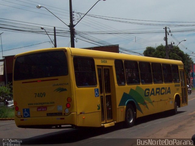 Viação Garcia 7409 na cidade de Apucarana, Paraná, Brasil, por Josino Vieira. ID da foto: 3869253.