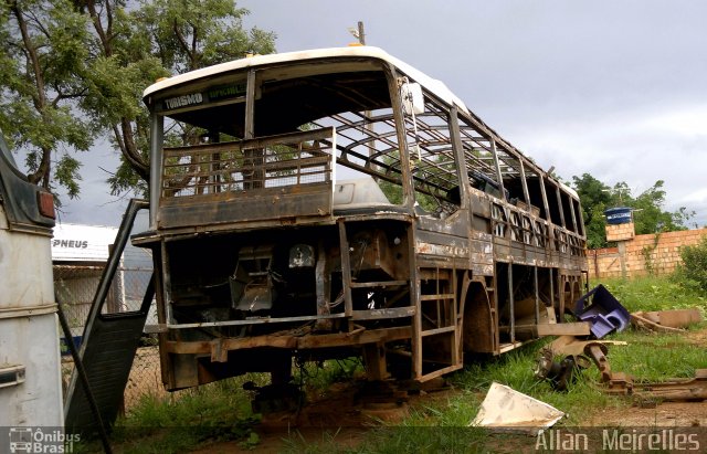 Sucata e Desmanches 2005 na cidade de Luziânia, Goiás, Brasil, por Allan  Meirelles. Número da foto: #3815061.