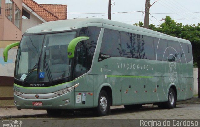 Viação Garcia 7228 na cidade de Peruíbe, São Paulo, Brasil, por Reginaldo Cardoso. Número da foto: #3814580.