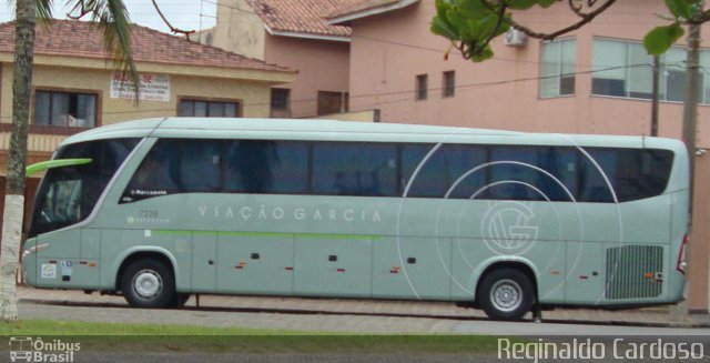 Viação Garcia 7228 na cidade de Peruíbe, São Paulo, Brasil, por Reginaldo Cardoso. Número da foto: #3814575.