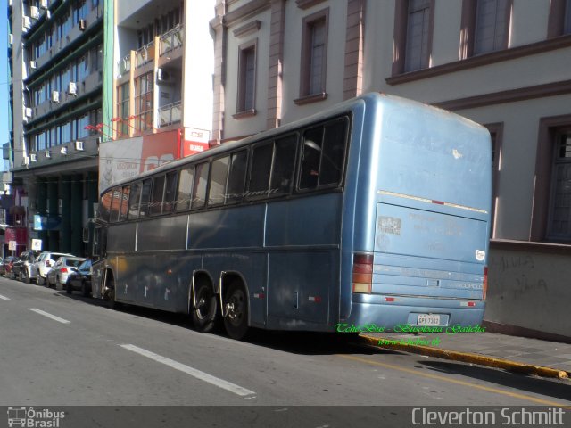 Ônibus Particulares 300 na cidade de Santa Maria, Rio Grande do Sul, Brasil, por Cleverton Schmitt. Número da foto: #3816971.