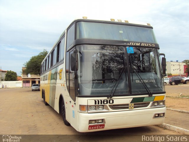 Empresa Gontijo de Transportes 11180 na cidade de São Francisco, Minas Gerais, Brasil, por Rodrigo Soares. ID da foto: 3884815.