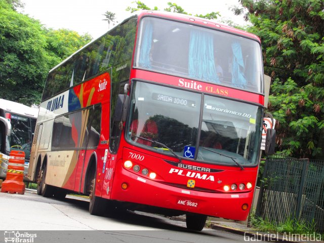 Pluma Conforto e Turismo 7000 na cidade de São Paulo, São Paulo, Brasil, por Gabriel Almeida. Número da foto: #3820437.