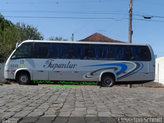 Tupantur Turismo 3235 na cidade de Santa Cruz do Sul, Rio Grande do Sul, Brasil, por Cleverton Schmitt. Número da foto: #3821381.