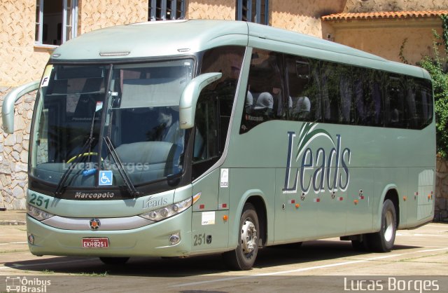 Leads Transportes 251 na cidade de Araxá, Minas Gerais, Brasil, por Lucas Borges . ID da foto: 3820475.