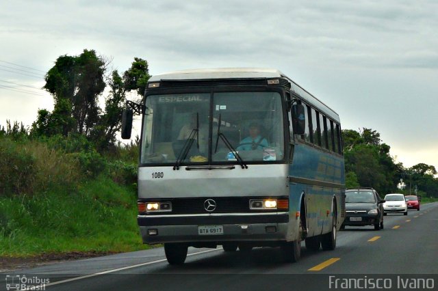 Ônibus Particulares 1080 na cidade de Assis, São Paulo, Brasil, por Francisco Ivano. Número da foto: #3826656.