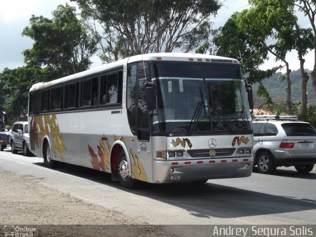 Transportes Turisticos Hidalgo PB 914 na cidade de Garabito, Puntarenas, Costa Rica, por Andrey Segura Solís. Número da foto: #3132571.