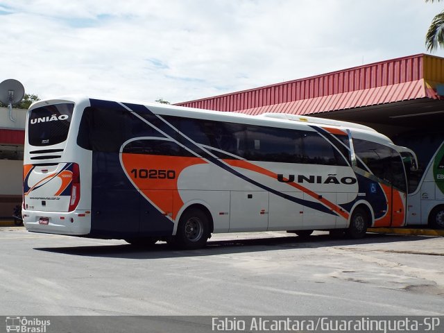 Expresso União 10250 na cidade de Guaratinguetá, São Paulo, Brasil, por Fabio Alcantara. Número da foto: #3152774.