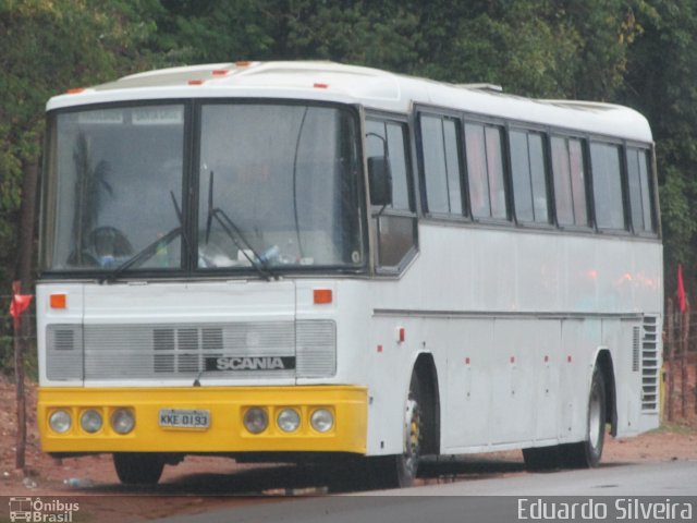 Ônibus Particulares KKE0193 na cidade de Mar Vermelho, Alagoas, Brasil, por Eduardo Silveira. Número da foto: #3154079.