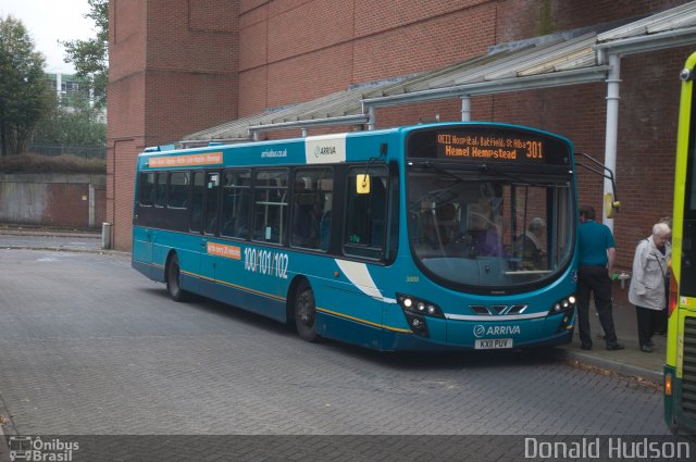 Arriva 3888 na cidade de Welwyn Garden City, Hertfordshire, Inglaterra, por Donald Hudson. Número da foto: #3154018.