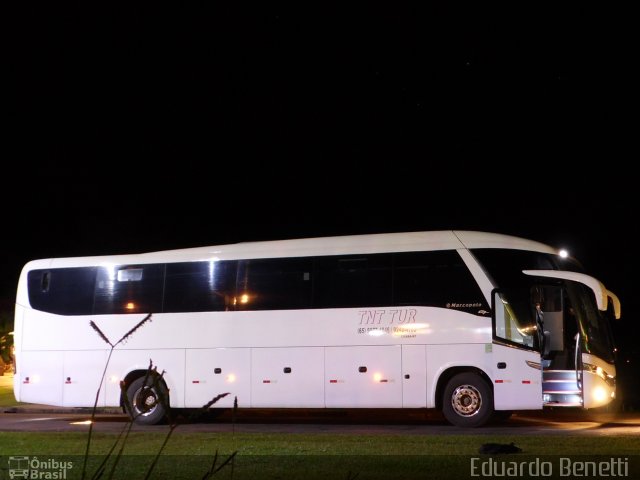 TNT Tur Turismo 1330 na cidade de Chapada dos Guimarães, Mato Grosso, Brasil, por Eduardo Benetti . Número da foto: #3157228.