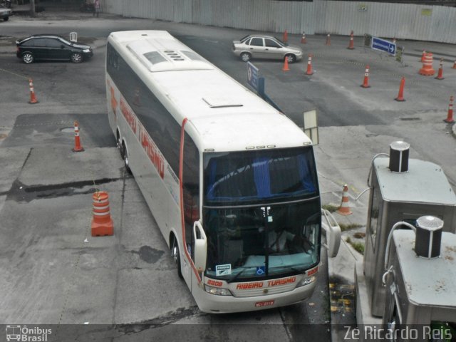 Ribeiro Turismo 2208 na cidade de Rio de Janeiro, Rio de Janeiro, Brasil, por Zé Ricardo Reis. Número da foto: #3163162.