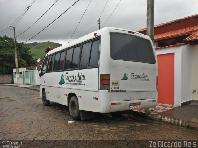 Terras Altas Transporte e Turismo 0565 na cidade de Itamonte, Minas Gerais, Brasil, por Zé Ricardo Reis. ID da foto: 3165780.