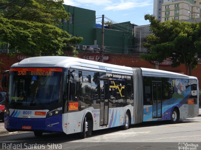Metra - Sistema Metropolitano de Transporte 8051 na cidade de Diadema, São Paulo, Brasil, por Rafael Santos Silva. Número da foto: #3167917.