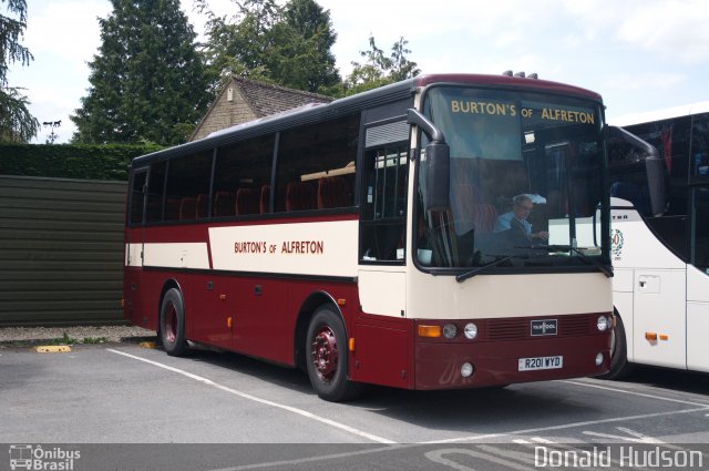 Burton's of Alfreton 201 na cidade de Gloucestershire, Inglaterra, por Donald Hudson. ID da foto: 3115448.