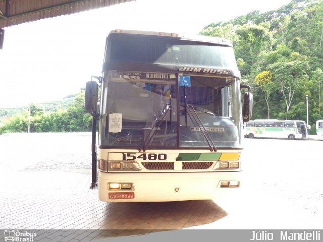 Empresa Gontijo de Transportes 15480 na cidade de Manhuaçu, Minas Gerais, Brasil, por Júlio  Mandelli. Número da foto: #3200242.