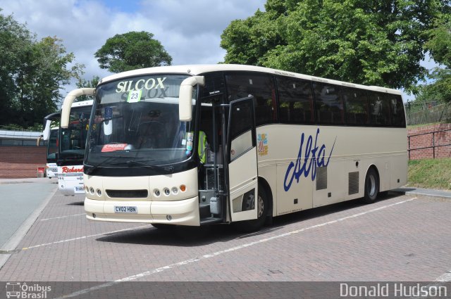 Silcox Motor Coaches  na cidade de Chester, Cheshire, Inglaterra, por Donald Hudson. ID da foto: 3199357.