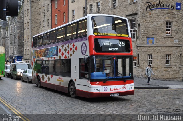 Lothian Buses 630 na cidade de Edinburgh, Edinburgh, Escócia, por Donald Hudson. Número da foto: #3199341.