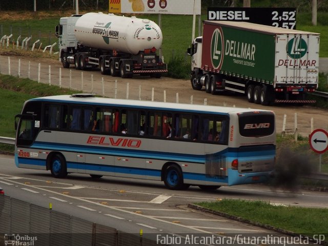 Empresa de Ônibus Vila Elvio 4200 na cidade de Aparecida, São Paulo, Brasil, por Fabio Alcantara. Número da foto: #3209564.