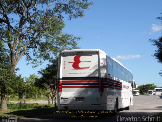 Expresso Embaixador 306 na cidade de Pelotas, Rio Grande do Sul, Brasil, por Cleverton Schmitt. Número da foto: #3210379.