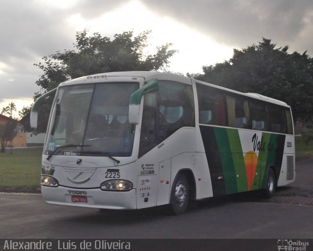 Transportadora Vale do Sol 2225 na cidade de Botucatu, São Paulo, Brasil, por Alexandre  Luis de Oliveira. Número da foto: #3211752.