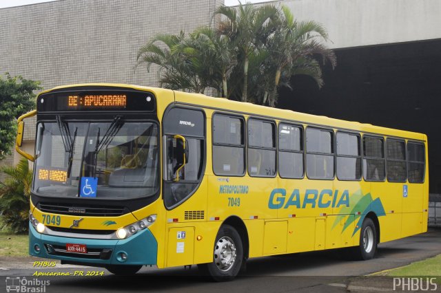 Viação Garcia 7049 na cidade de Apucarana, Paraná, Brasil, por Paulo Henrique. Número da foto: #3215105.