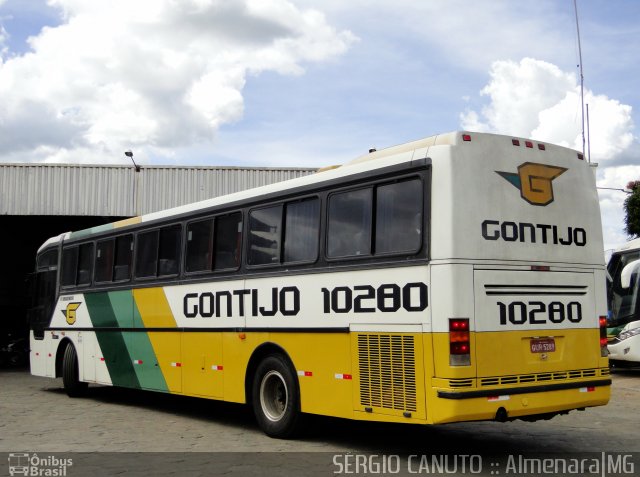Empresa Gontijo de Transportes 10280 na cidade de Almenara, Minas Gerais, Brasil, por Sérgio Augusto Braga Canuto. Número da foto: #3215465.