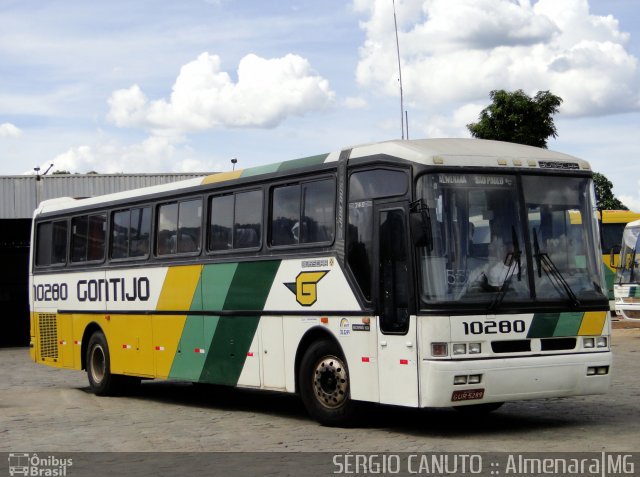 Empresa Gontijo de Transportes 10280 na cidade de Almenara, Minas Gerais, Brasil, por Sérgio Augusto Braga Canuto. ID da foto: 3215462.