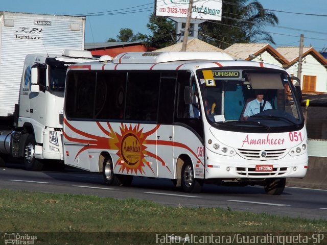 Amanhecer Transportes e Turismo 051 na cidade de Guaratinguetá, São Paulo, Brasil, por Fabio Alcantara. ID da foto: 3181845.