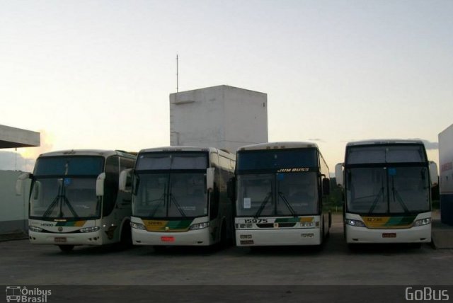 Empresa Gontijo de Transportes 15975 na cidade de Itamaraju, Bahia, Brasil, por Paulo Roberto Sales do Nascimento. Número da foto: #3181363.