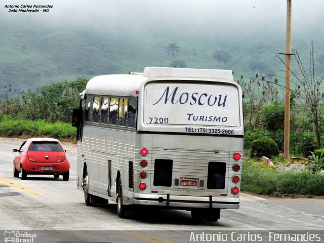 Moscou Turismo 7200 na cidade de João Monlevade, Minas Gerais, Brasil, por Antonio Carlos Fernandes. Número da foto: #3250139.