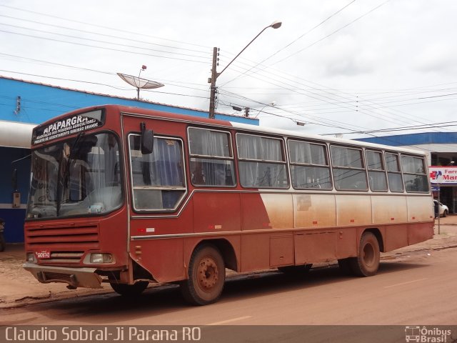 Ônibus Particulares 6743 na cidade de Pimenta Bueno, Rondônia, Brasil, por Claudio Aparecido de Deus Sobral. Número da foto: #3185488.