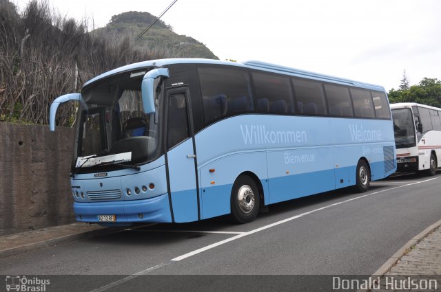 TUI - Ultramar Express Transport  na cidade de Porto Moniz, Madeira, Portugal, por Donald Hudson. Número da foto: #3189508.