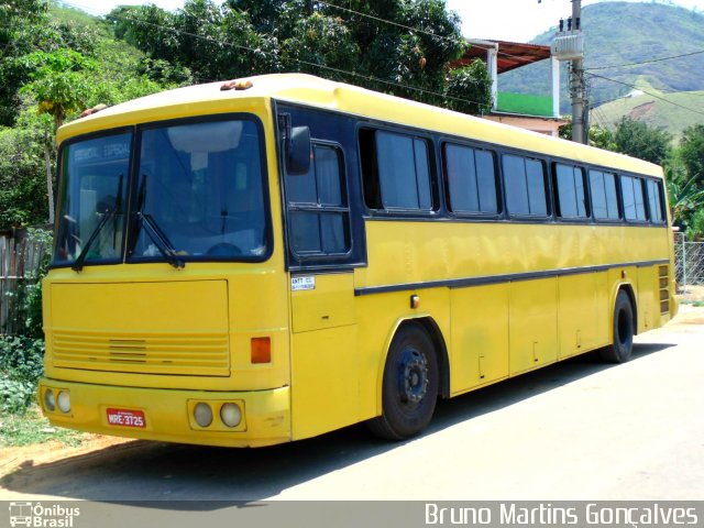 Ônibus Particulares MRE-3725 na cidade de Itaperuna, Rio de Janeiro, Brasil, por Bruno Martins Gonçalves. ID da foto: 3278527.