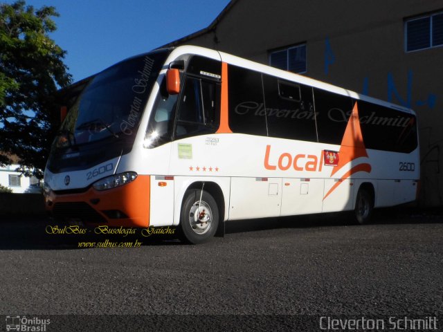 LOCAL - Locadora de Ônibus Canoas Ltda. 2600 na cidade de Santa Maria, Rio Grande do Sul, Brasil, por Cleverton Schmitt. Número da foto: #3285668.