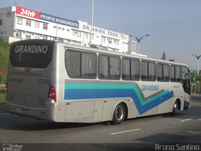 Grandino Transportes 2300 na cidade de Taboão da Serra, São Paulo, Brasil, por Bruno Santino. Número da foto: #3286749.