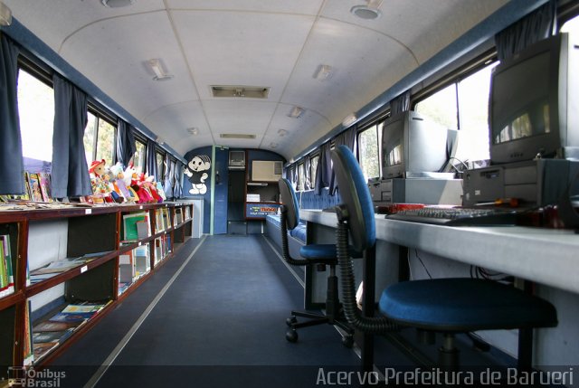 Viação Itapemirim Biblioteca Móvel na cidade de Barueri, São Paulo, Brasil, por Wesley Rocha. ID da foto: 3288802.