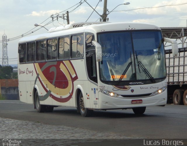 Vera Cruz Transporte e Turismo 2250 na cidade de Araxá, Minas Gerais, Brasil, por Lucas Borges . Número da foto: #3289077.
