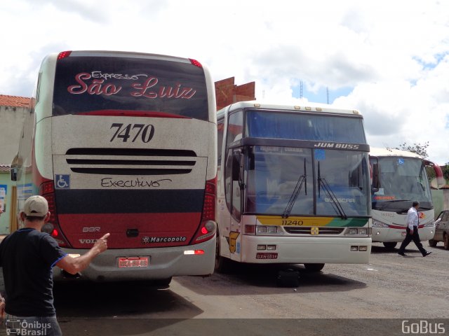 Empresa Gontijo de Transportes 11240 na cidade de Rio Verde, Goiás, Brasil, por Paulo Roberto Sales do Nascimento. Número da foto: #3295918.