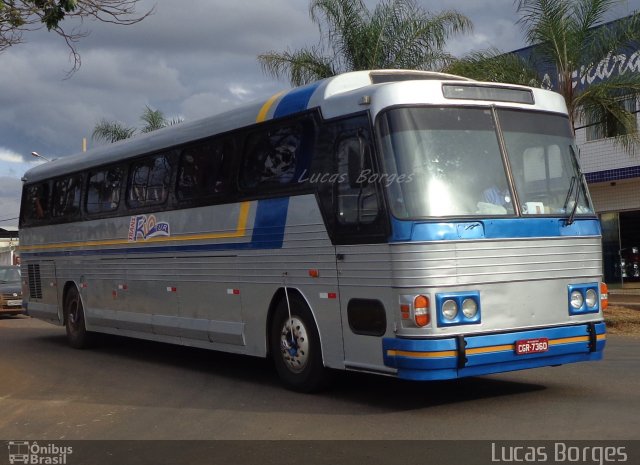 Ônibus Particulares 7360 na cidade de Araxá, Minas Gerais, Brasil, por Lucas Borges . Número da foto: #3298250.