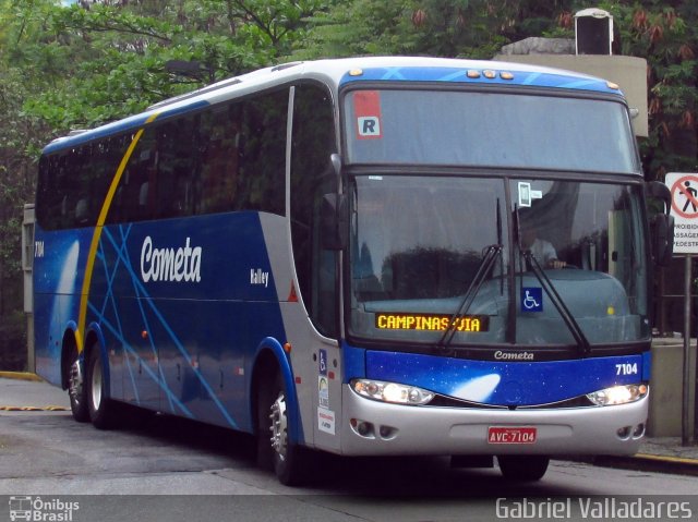 Viação Cometa 7104 na cidade de São Paulo, São Paulo, Brasil, por Gabriel Valladares. ID da foto: 3298433.