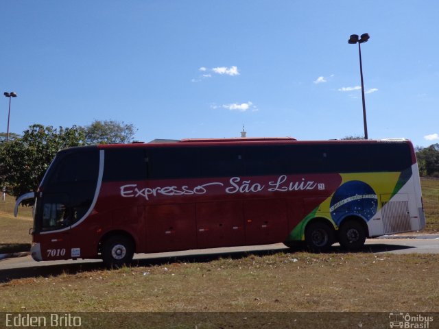 Expresso São Luiz 7010 na cidade de Anápolis, Goiás, Brasil, por Edden Brito. Número da foto: #3306006.